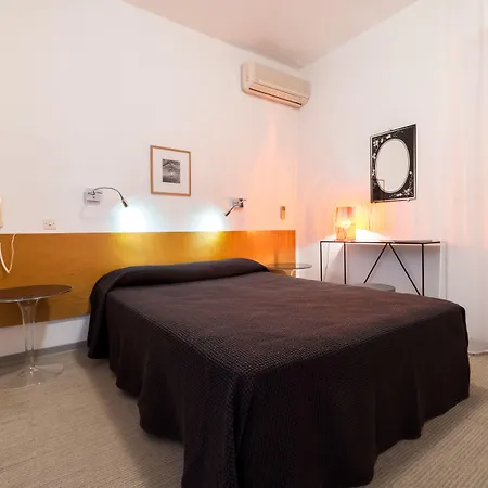 ホテル Cala Di L'oru LʼÎle-Rousse