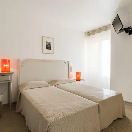 ホテル Cala Di L'oru LʼÎle-Rousse