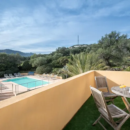 ホテル Cala Di L'oru LʼÎle-Rousse