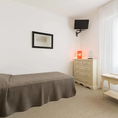 Hotel Cala Di L'oru LʼÎle-Rousse