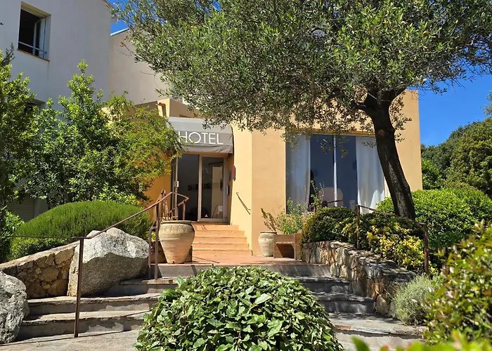 Cala Di L'oru LʼÎle-Rousse