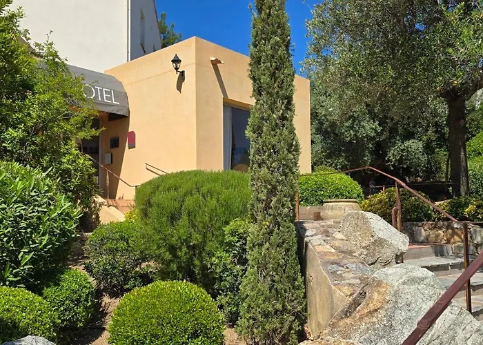 Hotel Cala Di L'oru 3*