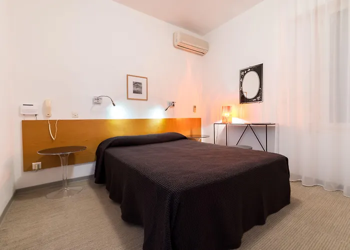 Hotel Cala Di L'oru LʼÎle-Rousse