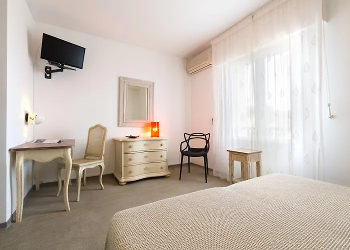 Hotel Cala Di L'oru L'Ile-Rousse (Corsica)