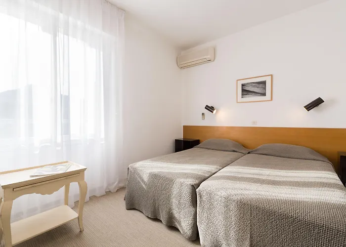 Cala Di L'oru LʼÎle-Rousse